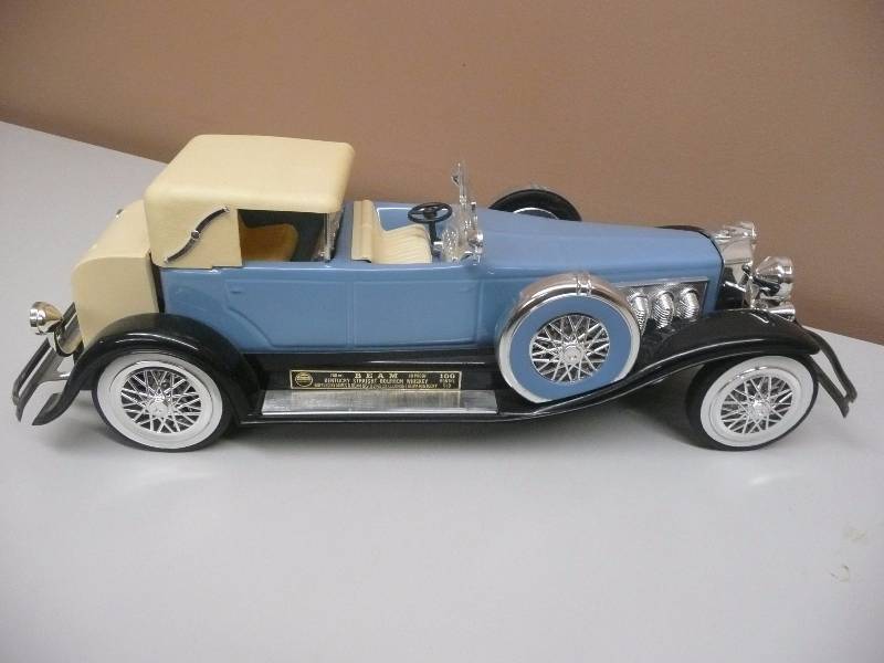 lot 66 image: JIM BEAM Vintage Light Blue 1934 Duesenberg Classic Car Model J Decanter - LIKE NEW - SEE PICTURES