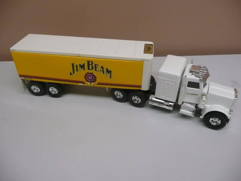 lot 68 image: JIM BEAM VintageAWESOME  - TRACTOR TRAILER - LIKE NEWNEVER OUT OF THE BOX - SEE PICTURES
