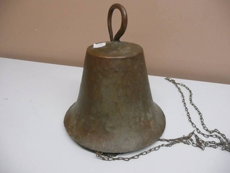 lot 73 image: VINTAGE - LARGE HAND HAMMERED BRASS BELL - HEAVY & LOUD - APPROX 10HIGH 10WIDE - SEE PICTURES