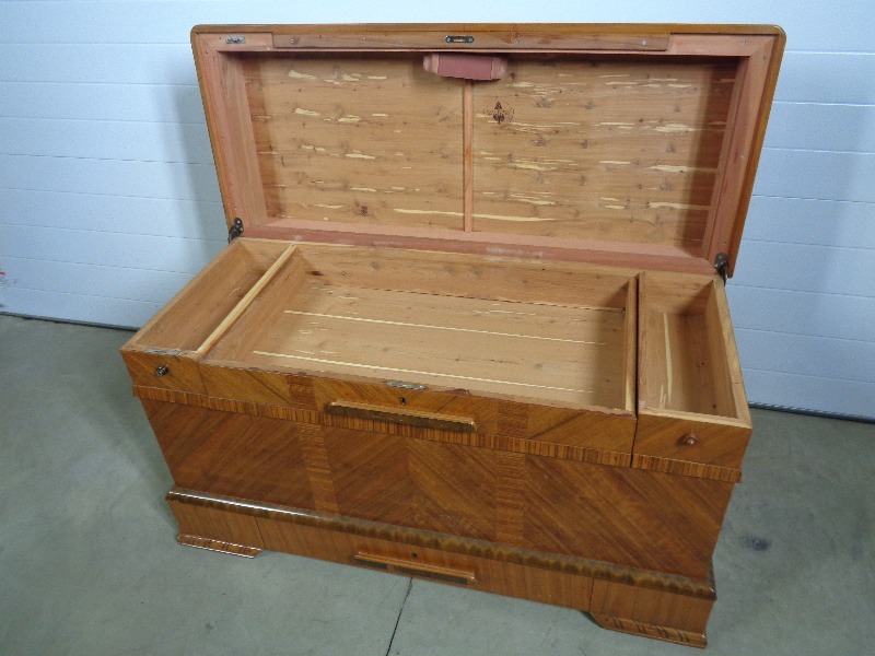 lot 113 image: Cedar Chest with Light and Drawers