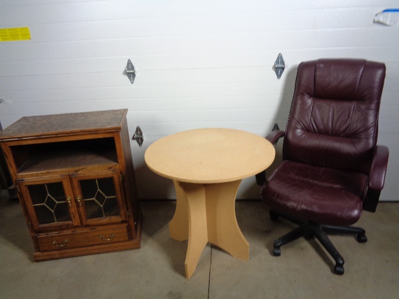 lot 122 image: Take What You Want Furniture