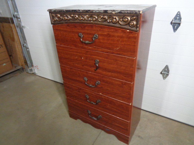 lot 124 image: 5 Drawer Ashley Dresser
