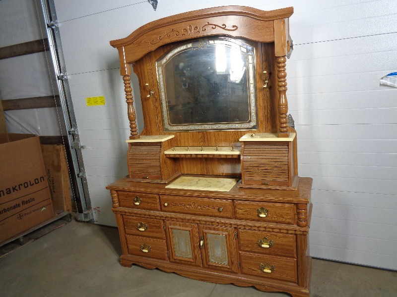 lot 125 image: Large Dresser with Hutch