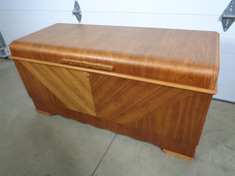 lot 134 image: Lane Cedar Chest