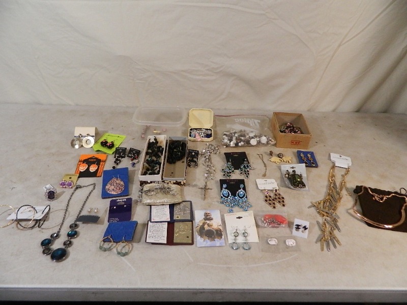 lot 4 image: Estate Jewelry