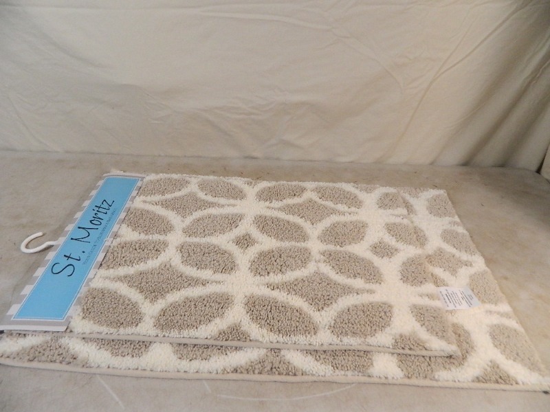 lot 27 image: New 2 Pc Rubberbacked Bath Rug Set