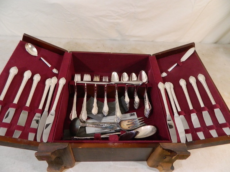 lot 41 image: Old Silverware Set in Neat Wood Case