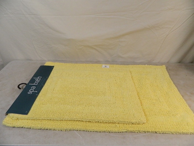 lot 47 image: New Cotton Bath Rug Set