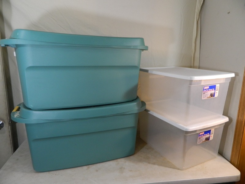 lot 51 image: 4 Totes with Lids