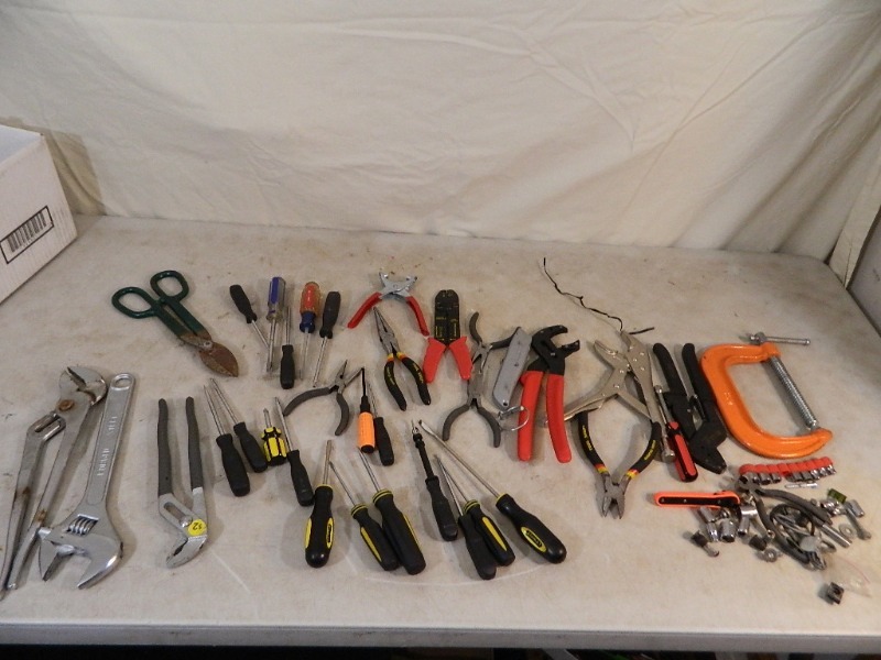 lot 57 image: Assorted Hand Tools