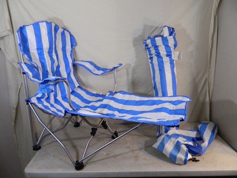 lot 70 image: 2 Bag Chairs with Leg Rest