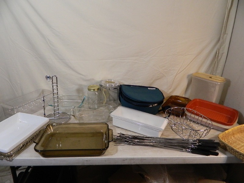 lot 154 image: Kitchen Items