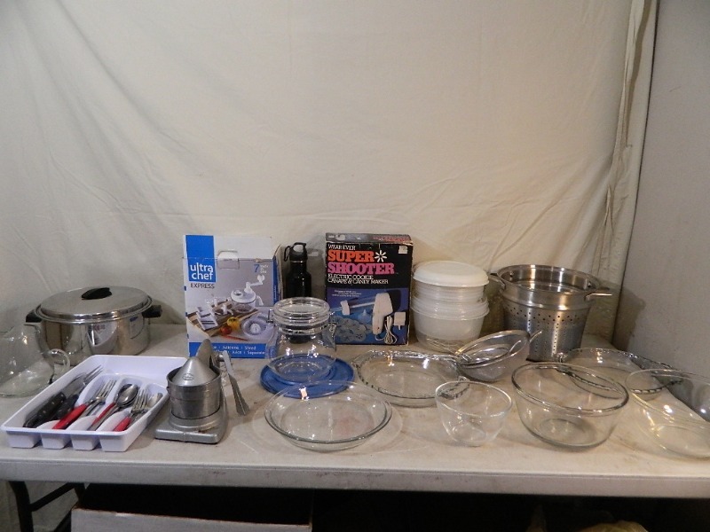 lot 171 image: Kitchen Items