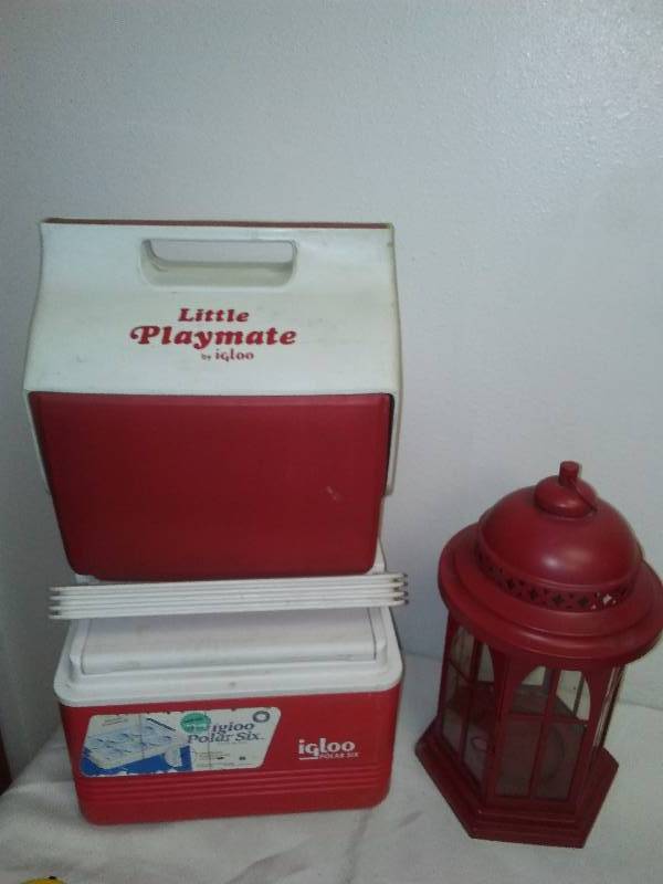 lot 2 image: Lantern and Coolers (2) Igloo Polar 6 and Playmate