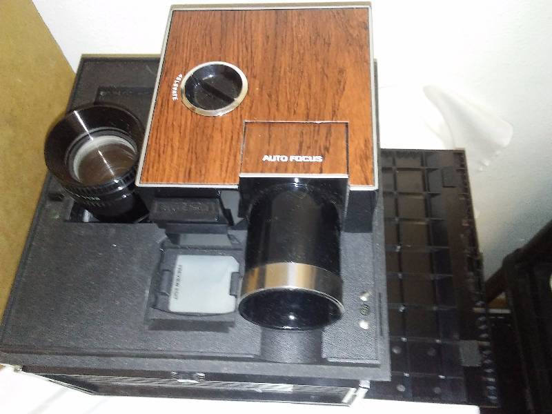 lot 10 image: Bell and Howell Slide Cube, Great Condition