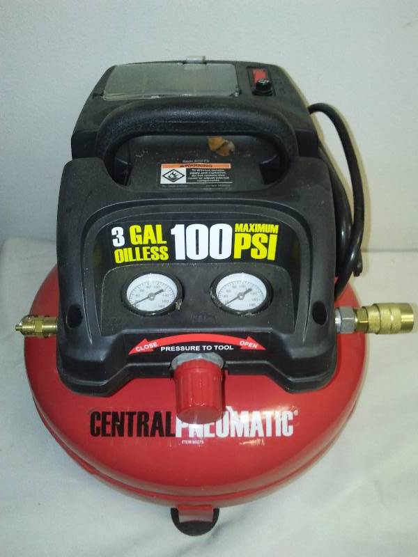 lot 15 image: Central Pneumatic Air Compressor, like new