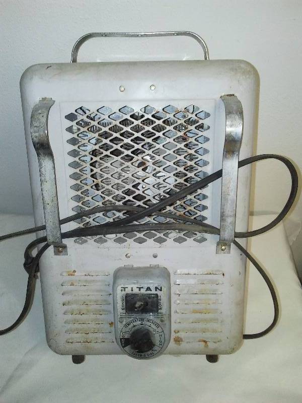 lot 19 image: Titian Big Boy Milk House Heater