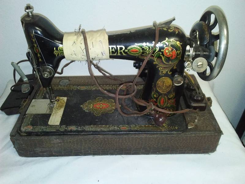 lot 25 image: Vintage Singer Red Eye Sewing Machine
