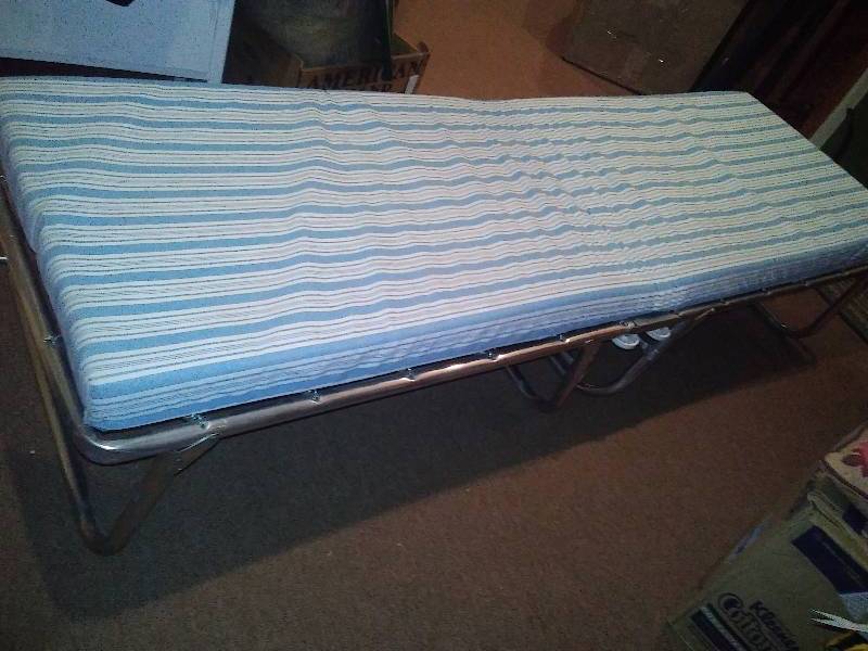 lot 27 image: Folding Cot with wheels