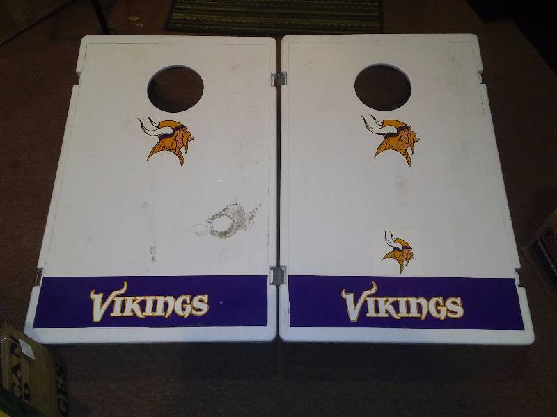 lot 29 image: Vikings Bean Bag Toss Yard Game, bean bags needed