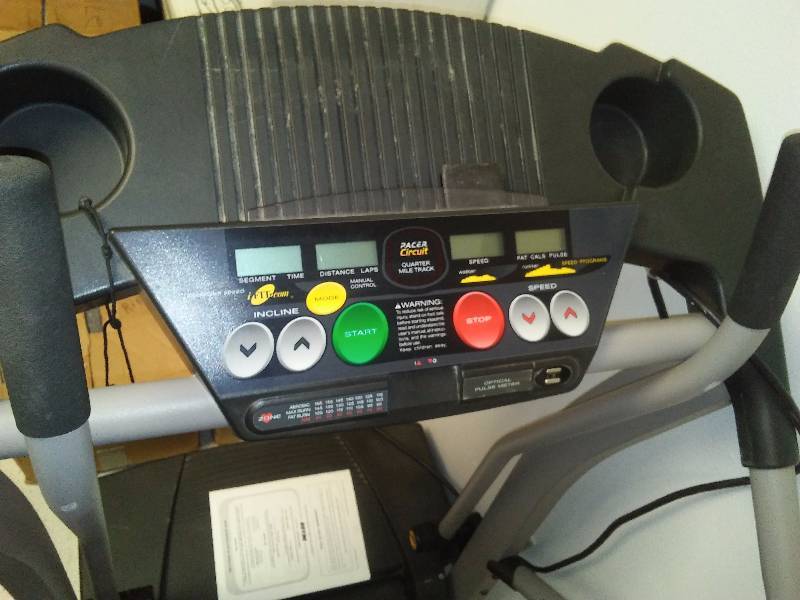 lot 32 image: Crosswalk 380X Treadmill, Sears, Excellent Condition