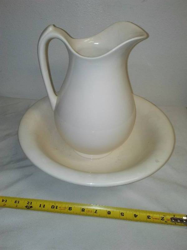 lot 35 image: Water Pitcher and Basin, 14 Diameter