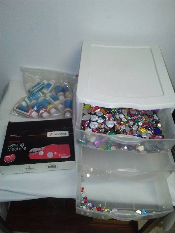 lot 50 image: 3 Drawer Craft Organizer with supplies
