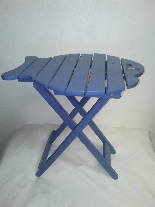 lot 54 image: Fish Shaped Fish Shaped Table, wood