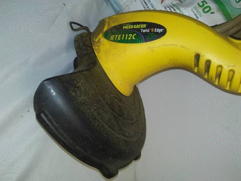 lot 59 image: Weed Eater and Hose (new)