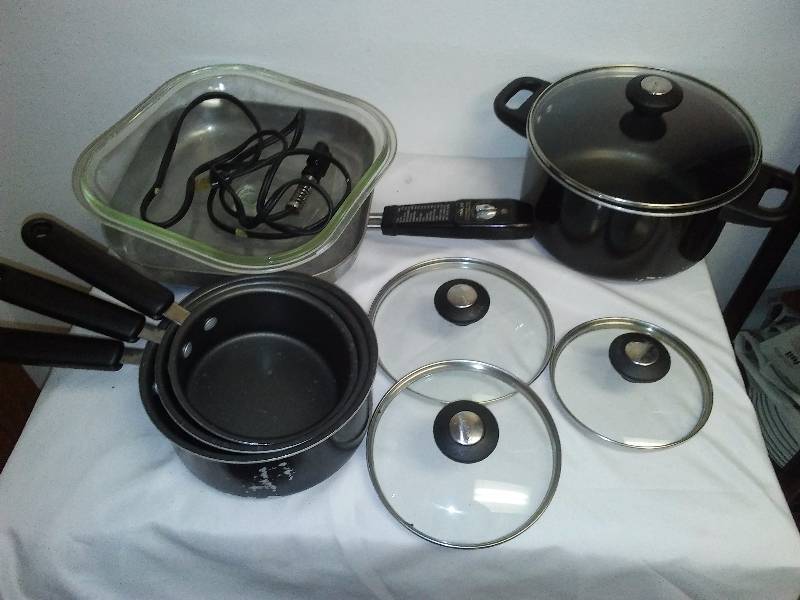 lot 67 image: Sunbeam Electric Skillet, 4 pc Cookware with lids,