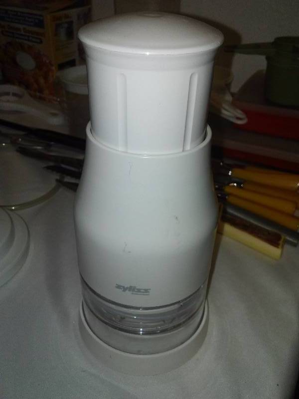 lot 68 image: Misc. kitchen, Zyliss Chopper, Tupperware, Vacuum canisters and more