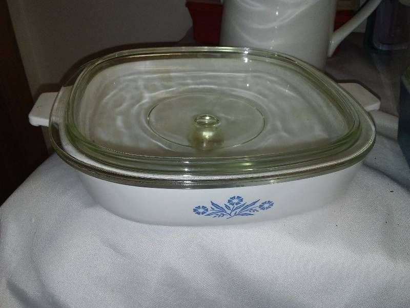 lot 69 image: Assorted Kitchen Tupperware, Corning, Pyrex