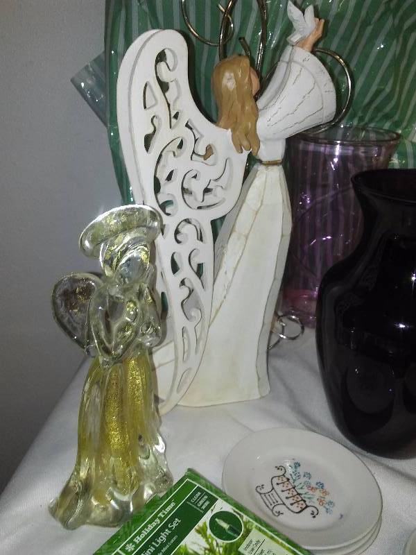 lot 70 image: Misc. Houseware Vac Seal Storage Bags (1 lg. 5 Med) and MORE