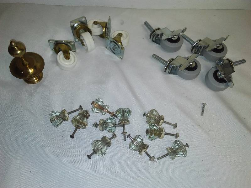 lot 73 image: Glass Knob Pulls (12) caster and more