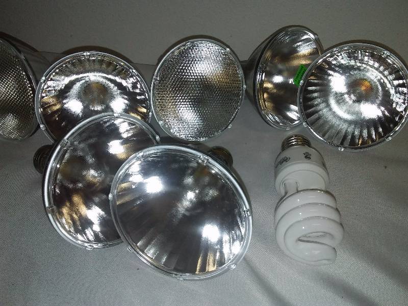 lot 78 image: Phillips 75-watt 5 Spot Light Bulbs and more