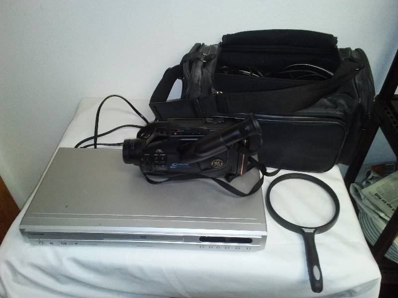 lot 80 image: GE 8mm 8x and Toshiba DVD Player SD-310v powers on