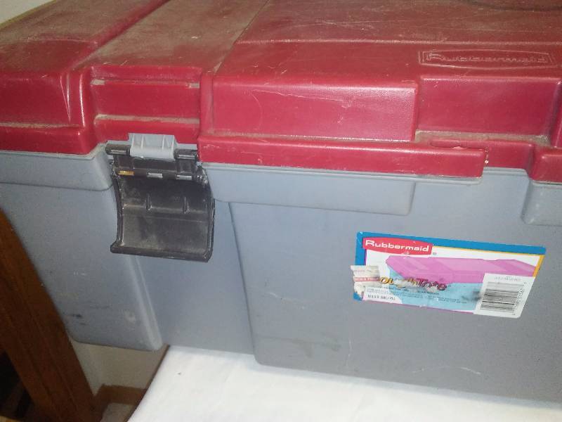 lot 98 image: Rubbermaid Tote and more