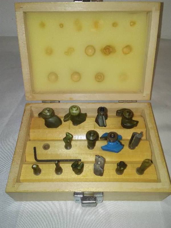 lot 103 image: Router Bits with latching wood case