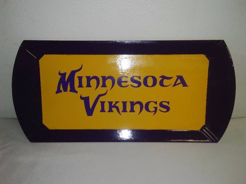 lot 113 image: Minnesota Vikings Display Sign, wood tray, 16 x 8 inches