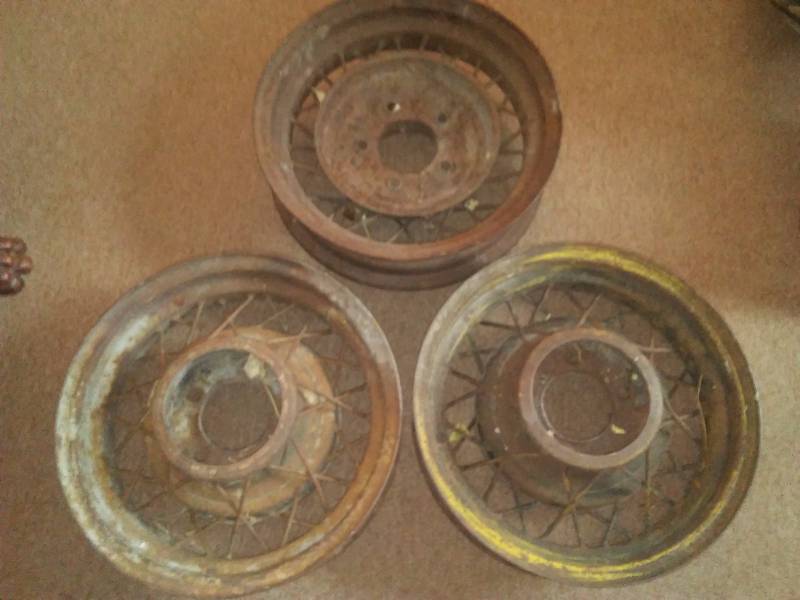 lot 121 image: Vintage Automobile Wire Wheels (3) Five-hole bolt pattern