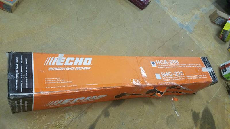 ECHO Straight Shaft Gas Trimmer 25.4cc professional grade engine in like new working conditions