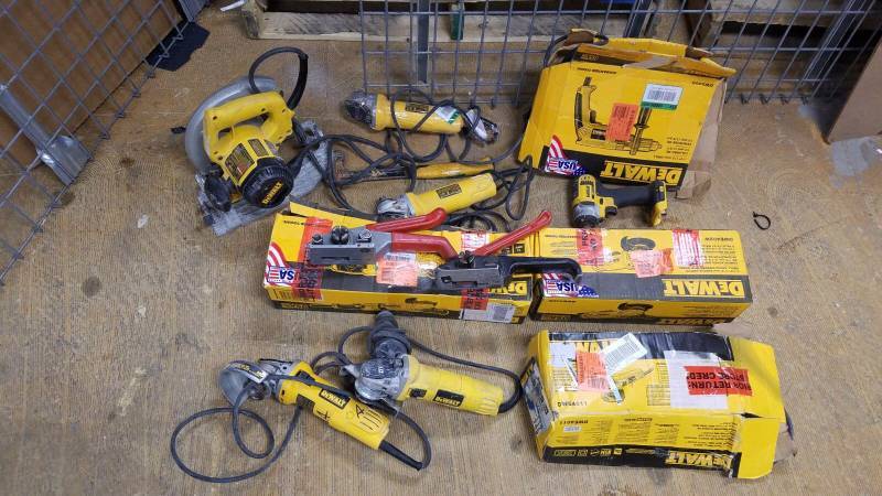 Lot of salvage of assorted jacks,Dewalt,milwaukee, Black and decker,  power tools ,  Graco painter heads,and more  for parts or repair see pictures