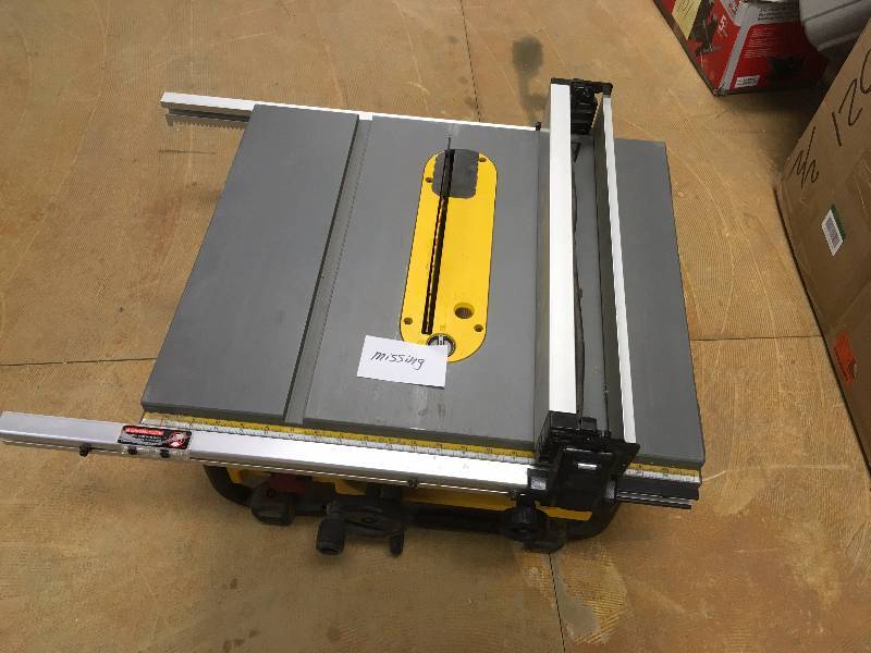 Dewalt 15 Amp 10 in. Compact Job Site Table Saw missing guard in good working condition