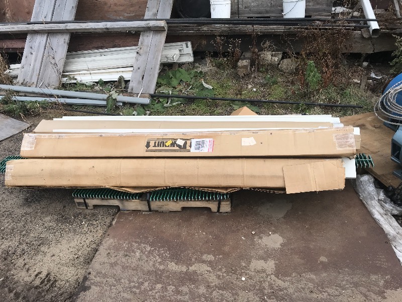 SKID OF PLASTIC CHANNEL AND GRATING