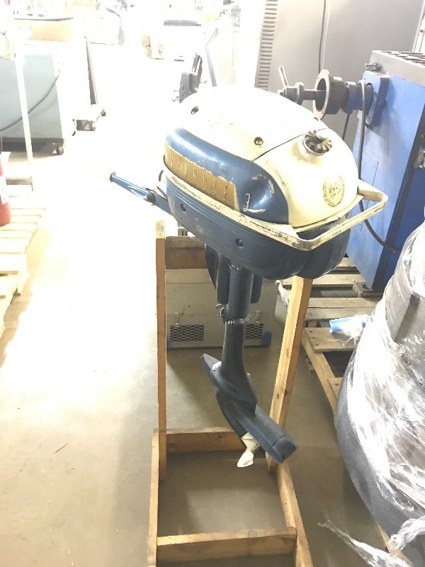 EVINRUDE BOAT MOTOR
