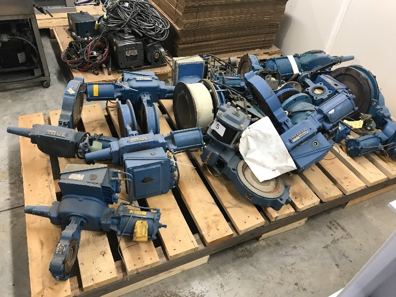 LOT OF LARGE VALVES