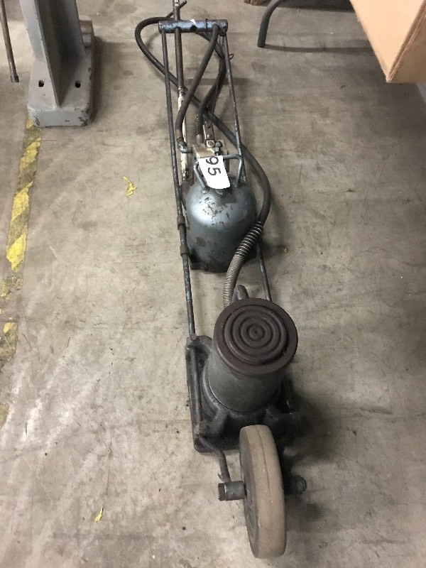 BOTTLE JACK ON WHEELS