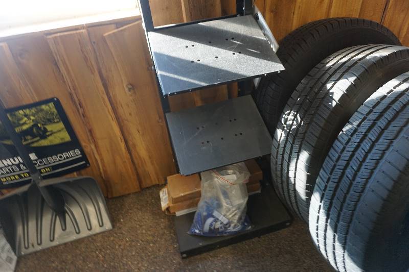 lot 27 image: Metal 3 Level Display Shelving Unit