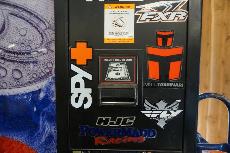 lot 26 image: Pepsi Themed Canned Beverage Machine