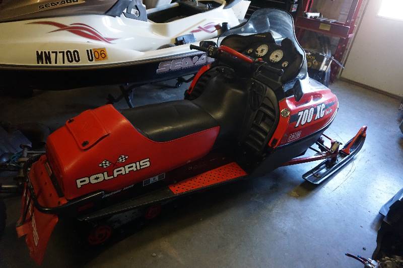 lot 13 image: 2000 Polaris 700 XC Deluxe 45th Anniversary Addition